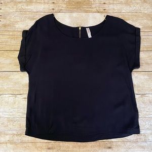 Xhilaration Black Boxy Cropped Tee | S
